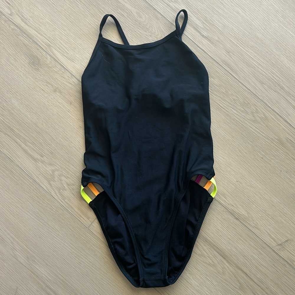 Jolyn Julian 2, Contrasts Swimsuit!